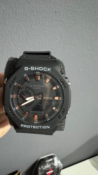 Reloj G-Shock Negro con Oro Rosa.