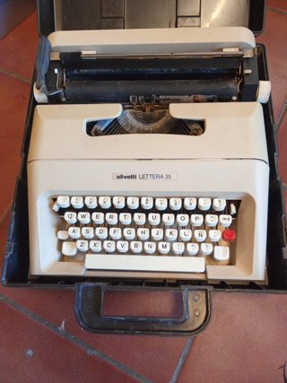 Máquina de escribir Olivetti Lettera 35