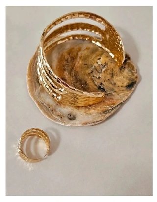 Brazalete y anillo triple banda dorado