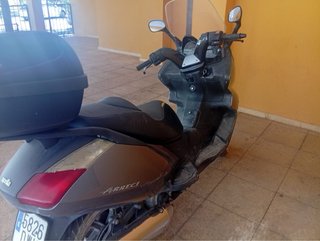 Maxi Scooter Negra y Gris