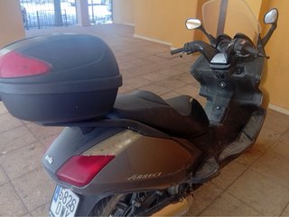 Maxi Scooter Negra y Gris