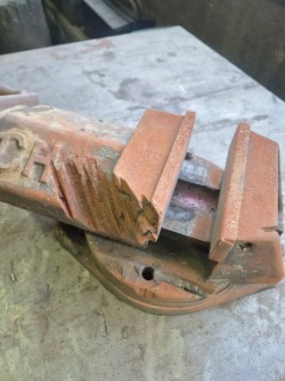 Tornillo de banco giratorio