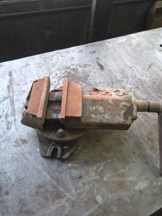 Tornillo de banco giratorio