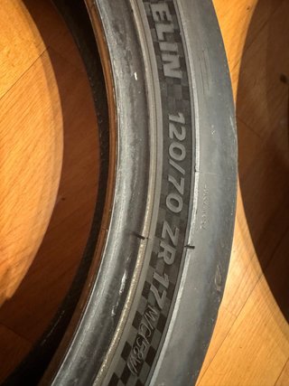 se vende pareja Michelin Power GP2 - 90% vida útil