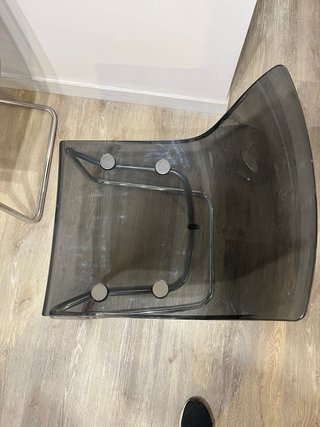 Sillas salón grises transparentes Ikea