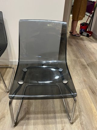 Sillas salón grises transparentes Ikea