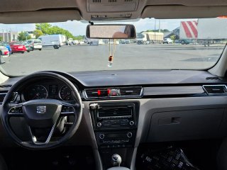 Coche blanco 4 puertas