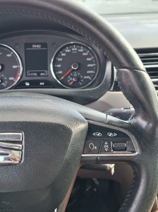 Coche blanco 4 puertas