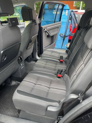 Coche familiar negro