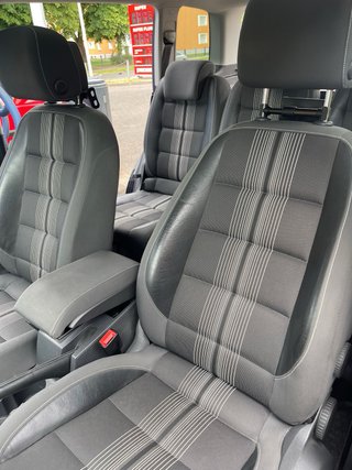 Coche familiar negro