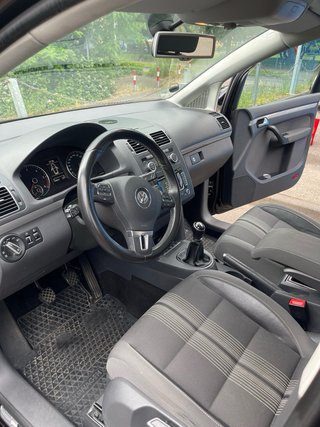 Coche familiar negro