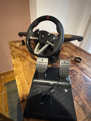 Volante Hori PS5/PS4 + Soporte