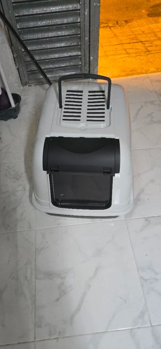 Arenero para gato cerrado