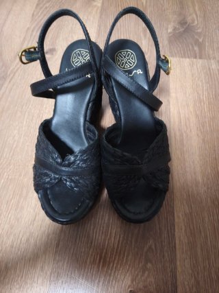 Sandalias Unisa Negras Rafia. Se han usado una vez