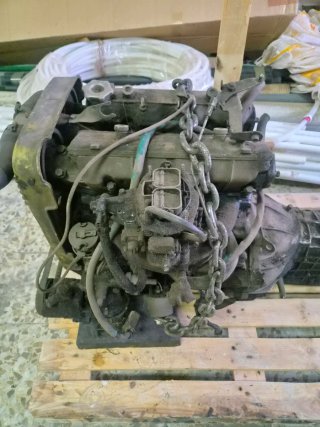 Motor de coche con caja de cambios