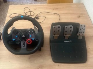 Volante y Pedales Logitech