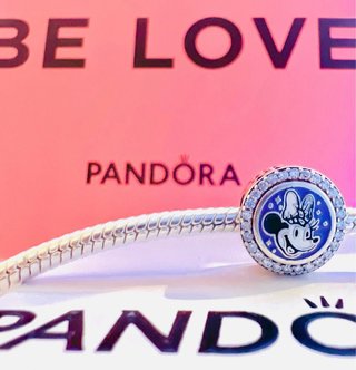 Pandora Charm Minnie Mouse Morado 100 años Disney