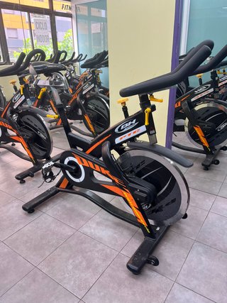 Lote di biciclette da spinning nere