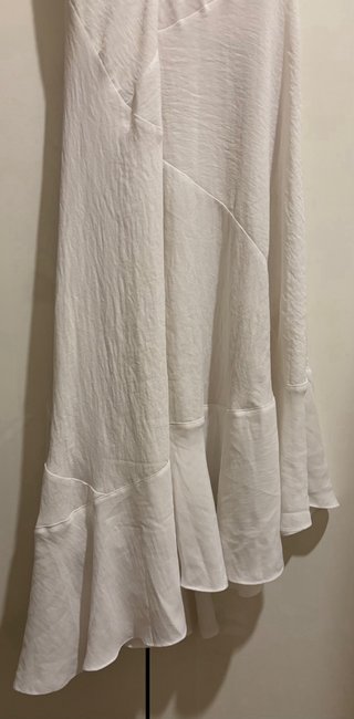 Vestido COS blanco asimétrico