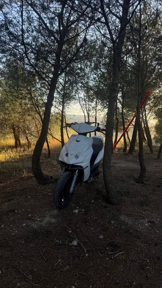 Yamaha Jog RR Blanca