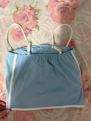Completo sportivo azzurro e bianco