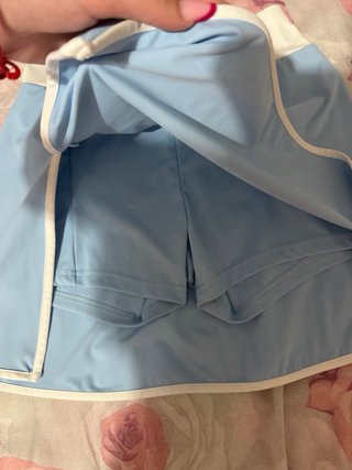 Completo sportivo azzurro e bianco