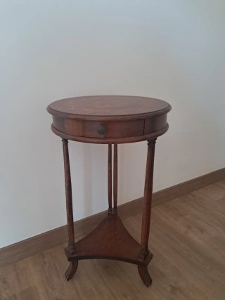 Mesita auxiliar redonda de madera