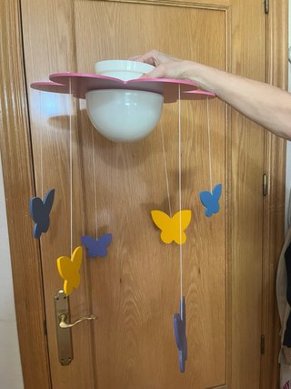 Lámpara infantil flor con mariposas