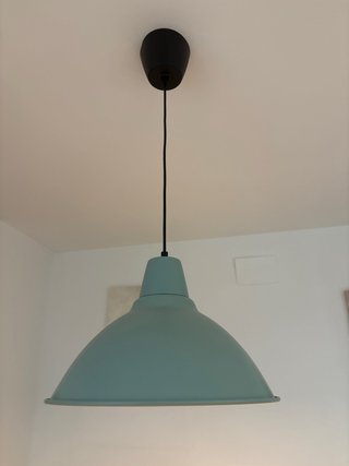 Lámpara colgante azul y blanca