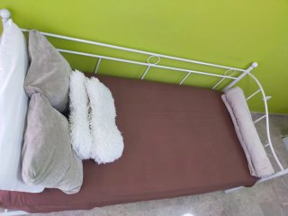 Diván blanco y marrón