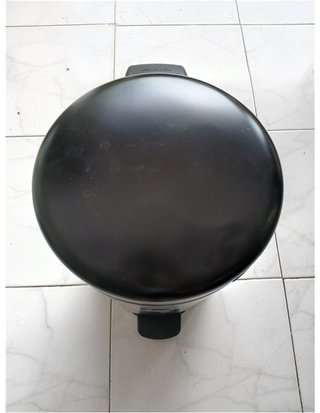 Brabantia NewIcon - Cubo de basura de pedal de 20 litros - color negro mate