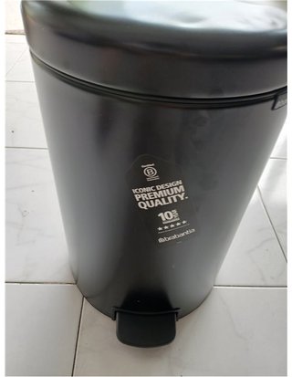 Brabantia NewIcon - Cubo de basura de pedal de 20 litros - color negro mate