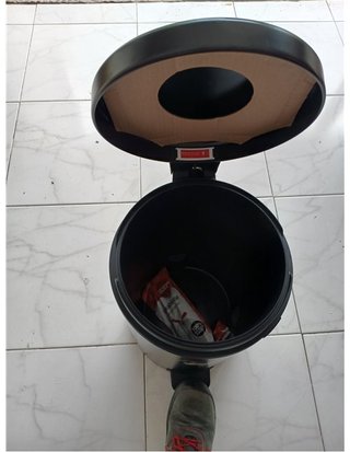 Brabantia NewIcon - Cubo de basura de pedal de 20 litros - color negro mate