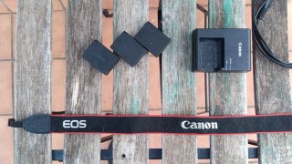 Kit Canon EOS 2000D Cámara + Accesorios