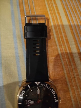 Reloj Oceanaut Negro y Dorado