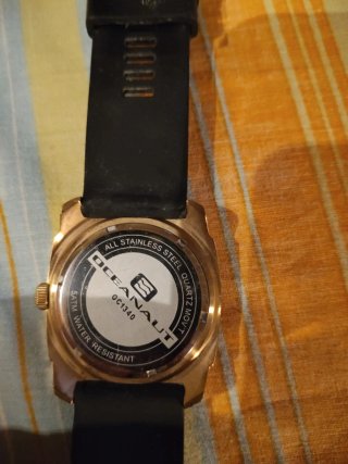 Reloj Oceanaut Negro y Dorado