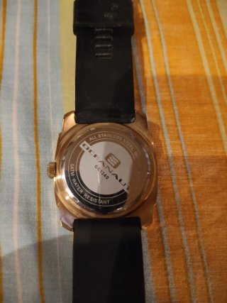 Reloj Oceanaut Negro y Dorado