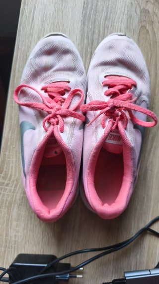 Zapatillas Nike rosas y plateadas