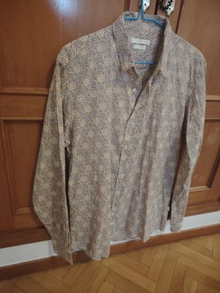 Camisa estampada beige y multicolor