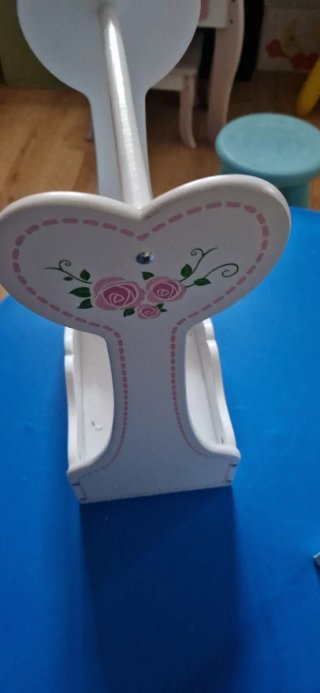 Sillita y vestidor bebe de juguete