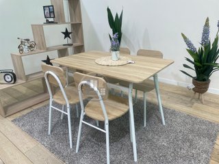 MESA CON 4 SILLAS