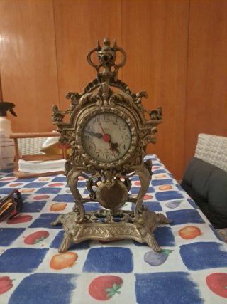 Reloj de sobremesa antiguo de bronce