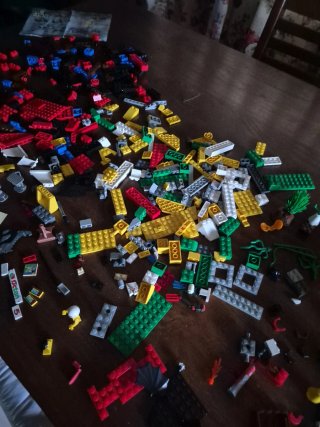 Lote LEGO: Piezas y Figuras Variadas