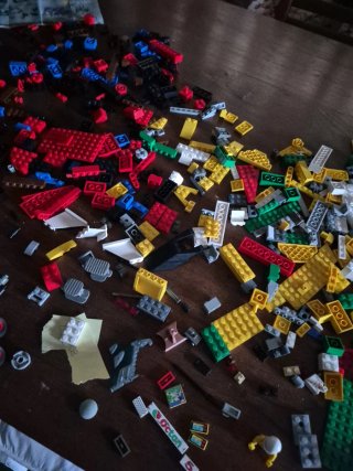 Lote LEGO: Piezas y Figuras Variadas