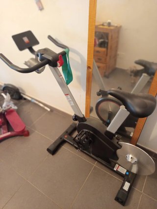 Bicicleta estática casi nueva por mudanza