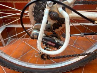 Bicicleta Montaña Morada y Blanca