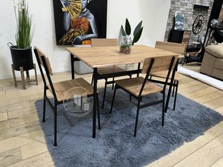 MESA CON 4 SILLAS