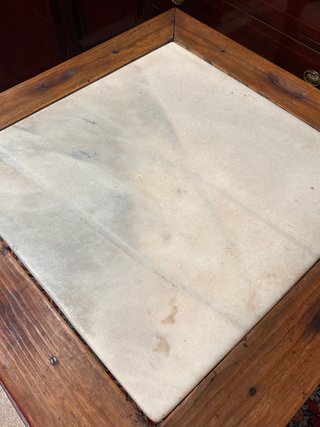 Mesa antigua de Bistró