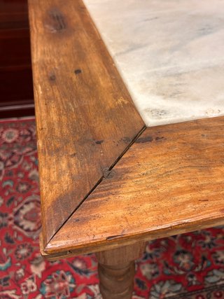 Mesa antigua de Bistró