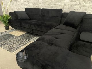 Sofá-rinconera en negro terciopelo